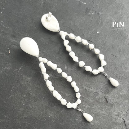 tropfen_perlentropfen_tropfen_liegend_porzellan_ohrhänger-coni-pin