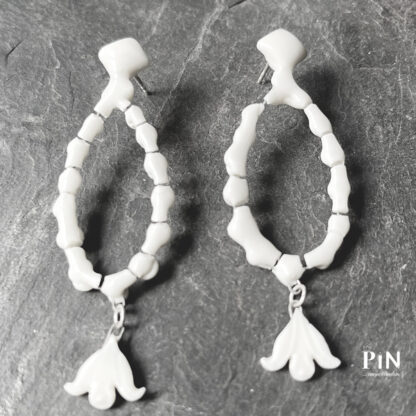 extravaganter_porzellanschmuck_raute_tropfen_kelch_coni-pin_detail