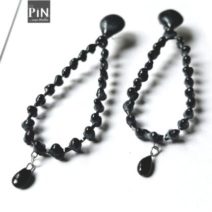 großer_tropfen_perlentropfen_perle_ohrhänger_schwarzes_porzellan_coni-pin_detail