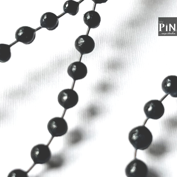 ohrhänger_schwarzes_porzellan_blatt_perlentropfen_tropfen_coni-pin_detail_600