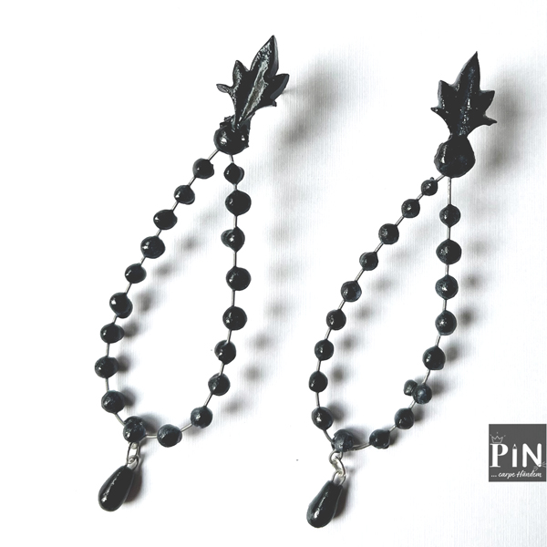 ohrhänger_schwarzes_porzellan_blatt_perlentropfen_tropfen_coni-pin_einzel_600