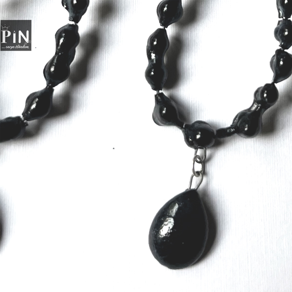 ornament_perlentropfen_großer_tropfen_ohrhänger_schwarzes_porzellan_coni-pin_detail