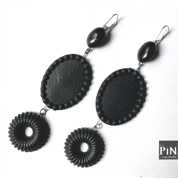 oval_rahmen_ring_geriffelt_ohrhänger_schwarzes_porzellan_coni-pin_einzel