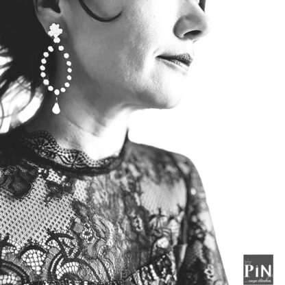 porzellanschmuck_blatt_perlentropfen_tropfen_coni-pin_portrait