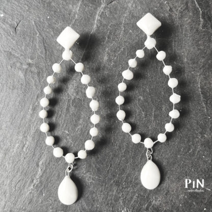 schmuck_weißes_porzellan_raute_perlentropfen_tropfen_coni-pin_einzel