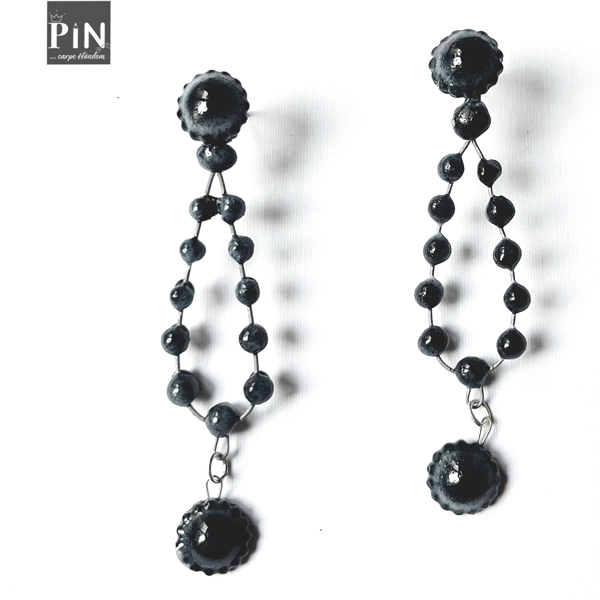 tortelett_perlentropfen_tortlett_ohrhänger_schwarzes_porzellan_coni-pin_einzel